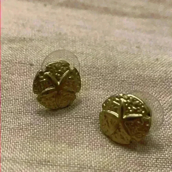 Seashell Earring Studs - Picture 2 of 3